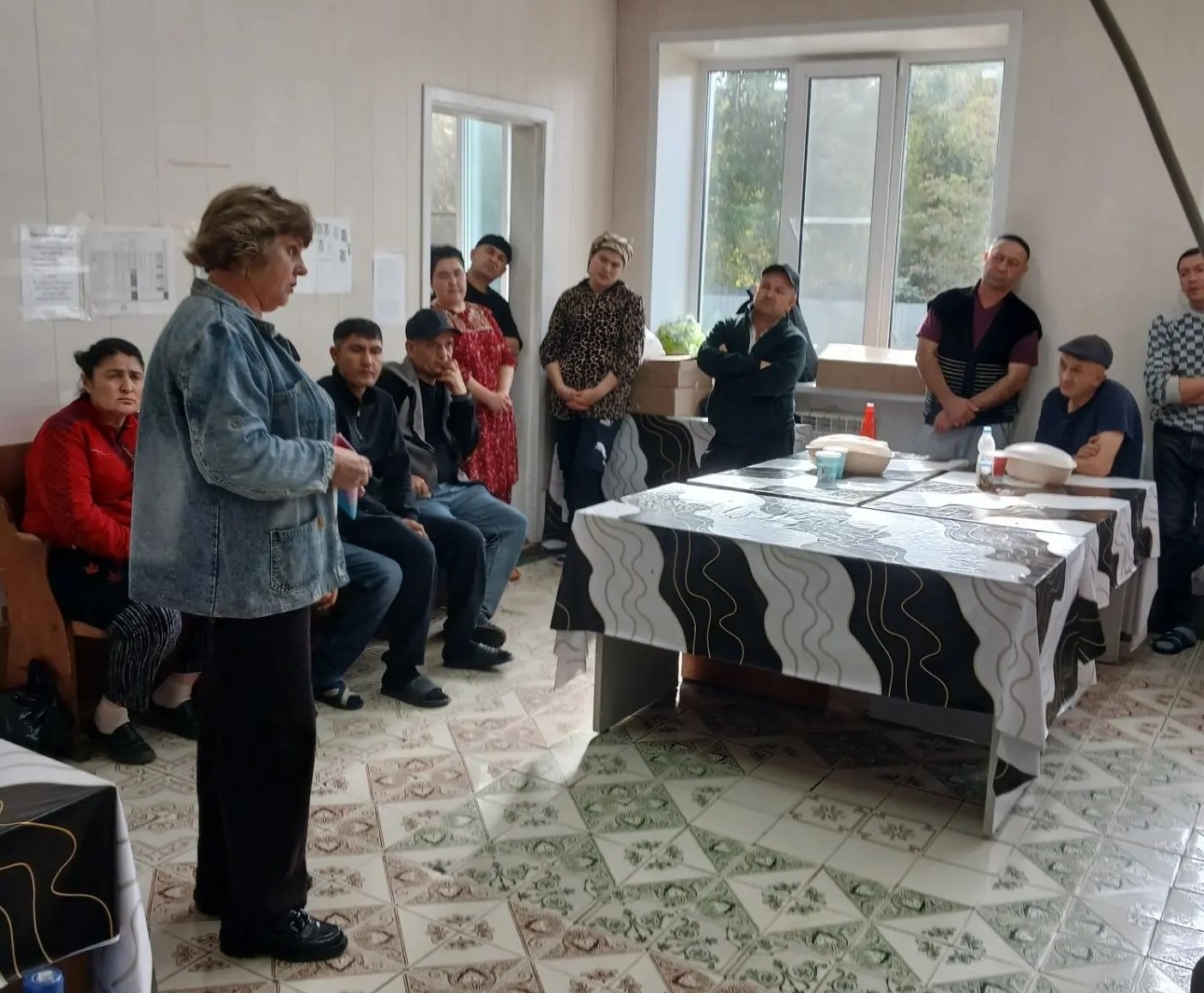 АНТИТЕРРОР. В РАЙОНЕ ИНОСТРАННЫМ РАБОТНИКАМ РАЗЪЯСНИЛИ, КАК ПРОТИВОДЕЙСТВОВАТЬ ТЕРРОРИЗМУ И МОШЕННИЧЕСТВУ